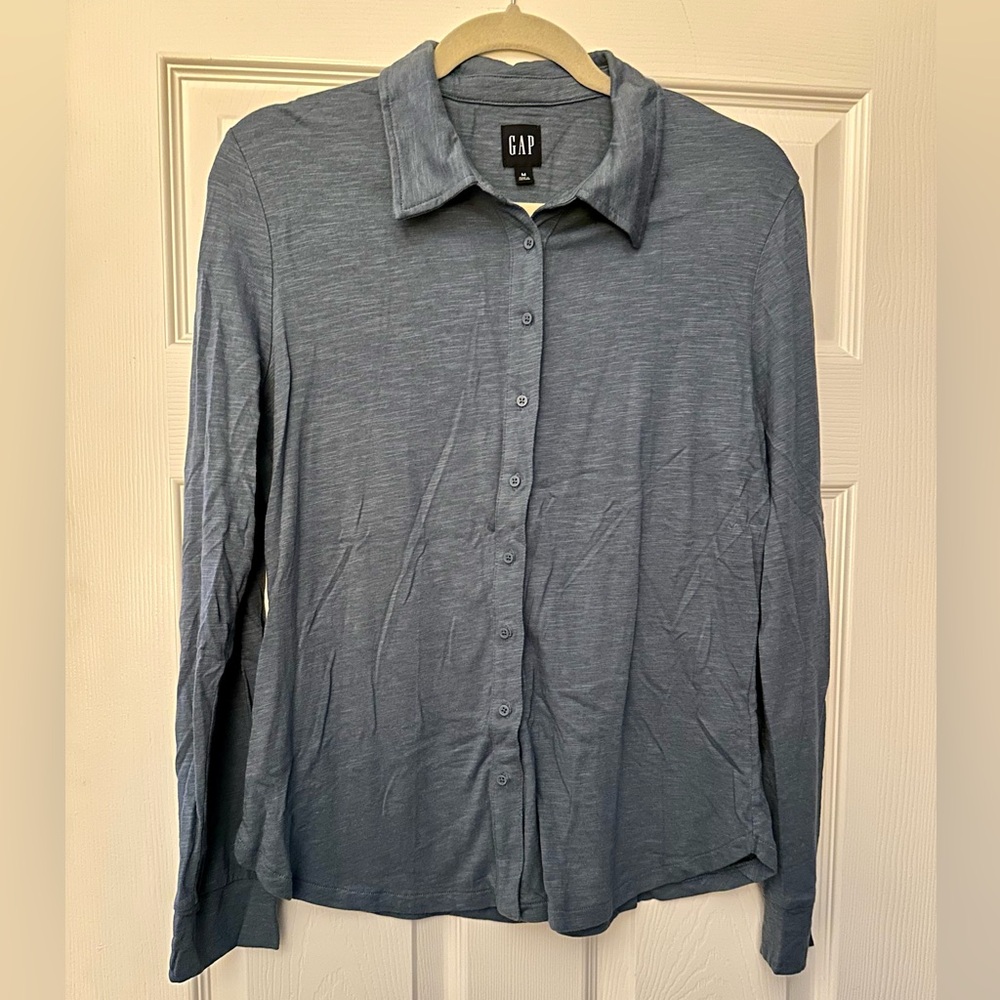 GAP Women’s Periwinkle Button Down Shirt Size M